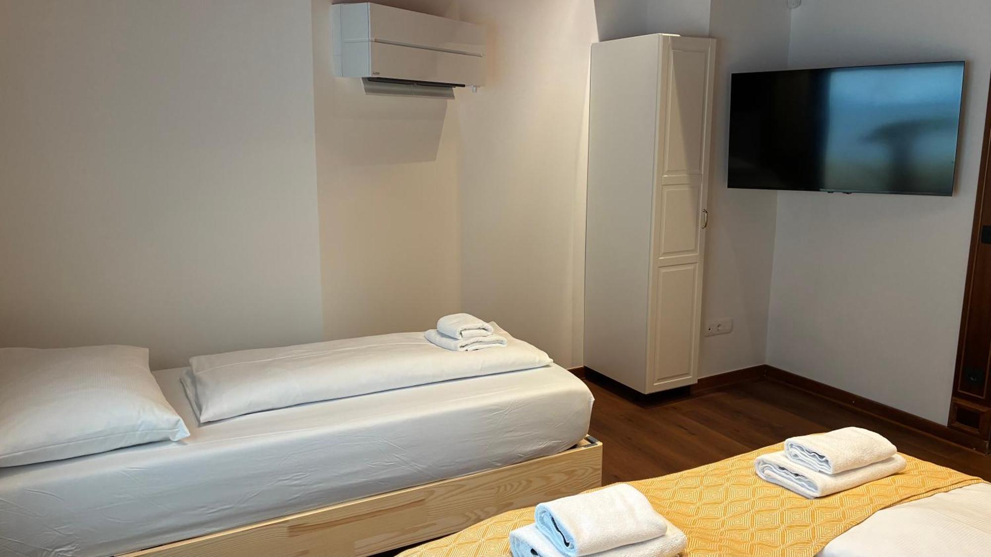 Ars Longa Apartment